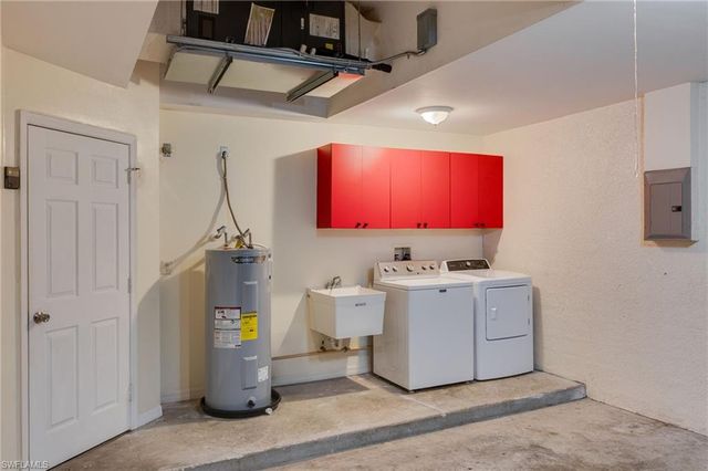 2221 NE 15th LN, Cape Coral, FL 33909