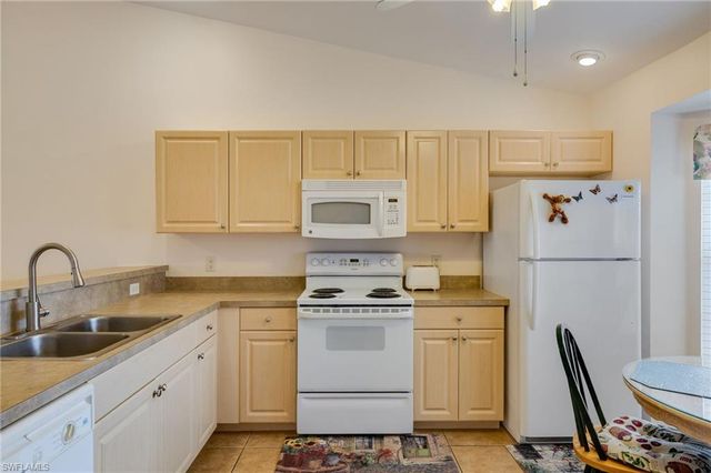 2221 NE 15th LN, Cape Coral, FL 33909