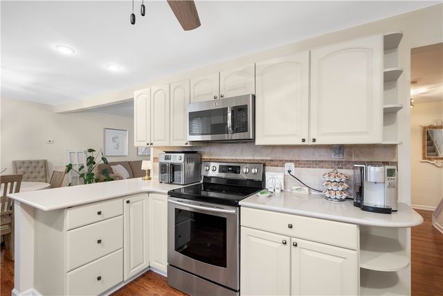 1846 Gina Dr, West Mifflin, PA 15122