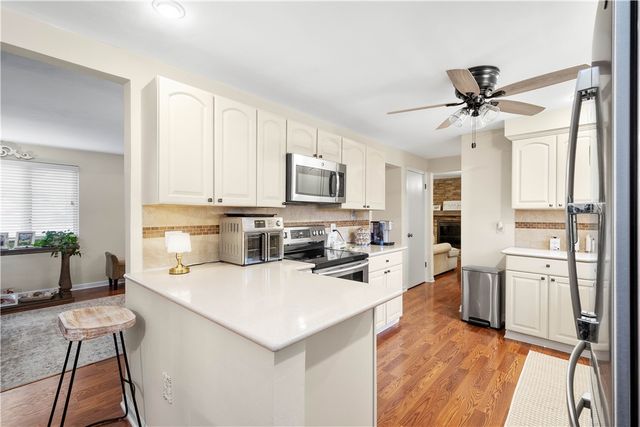 1846 Gina Dr, West Mifflin, PA 15122