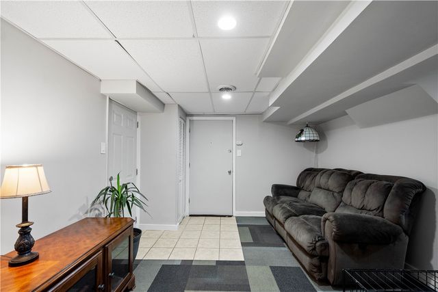 1846 Gina Dr, West Mifflin, PA 15122