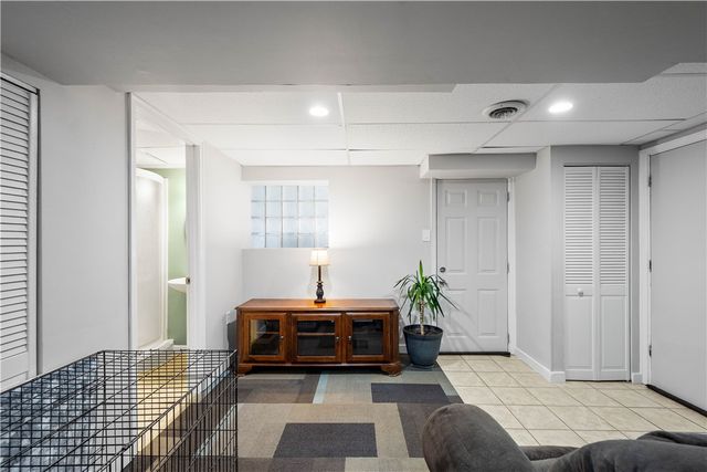 1846 Gina Dr, West Mifflin, PA 15122