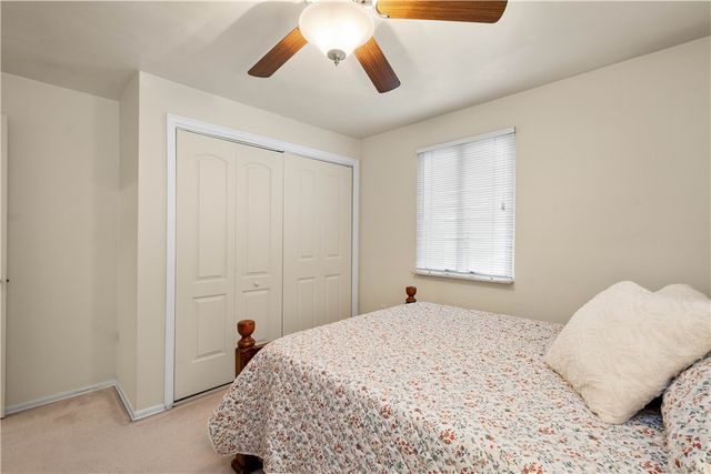 1846 Gina Dr, West Mifflin, PA 15122