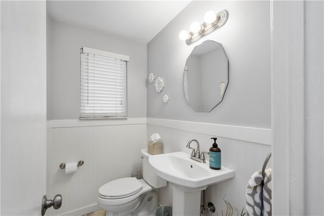 1846 Gina Dr, West Mifflin, PA 15122