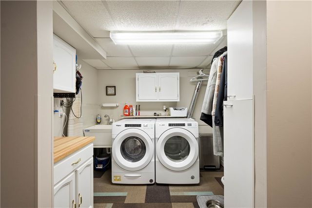 1846 Gina Dr, West Mifflin, PA 15122