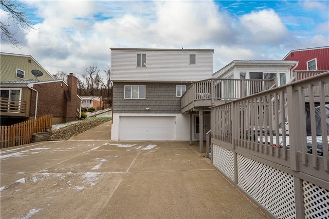 1846 Gina Dr, West Mifflin, PA 15122