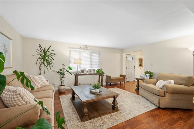 1846 Gina Dr, West Mifflin, PA 15122