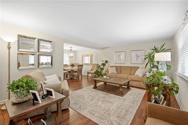 1846 Gina Dr, West Mifflin, PA 15122