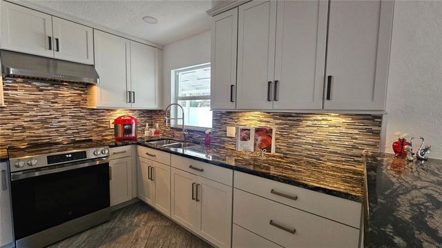 1092 N FLORIDA AVENUE, Tarpon Springs, FL 34689