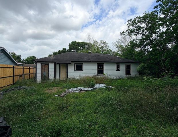 5626 Schevers Street, Houston, TX 77033