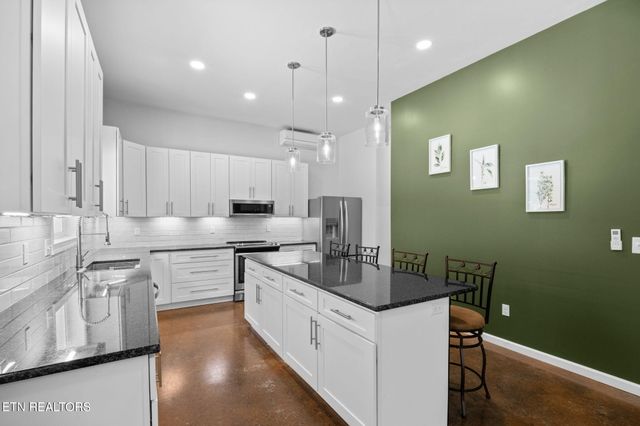 8811 Ellis Lane, Powell, TN 37849