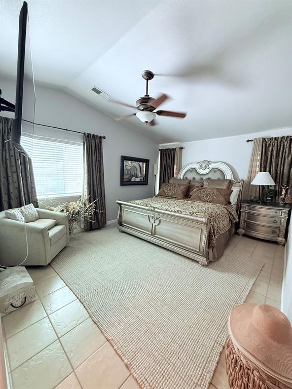 Image 6 of property listing at 3110 Chianti Avenue, Madera, CA 93637