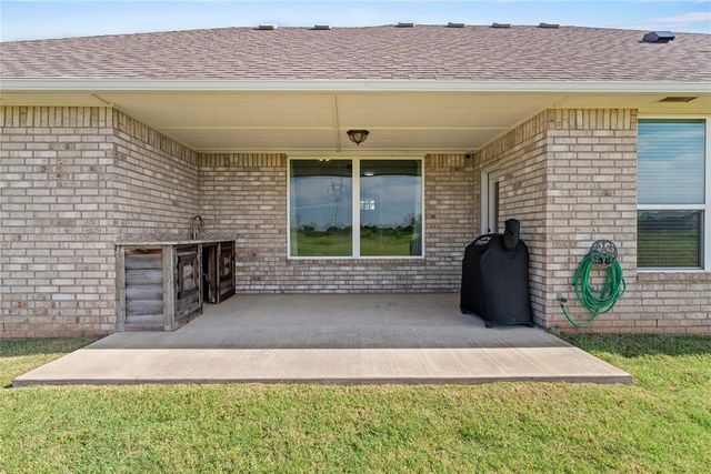 11216 SW 42nd Court, Mustang, OK 73064
