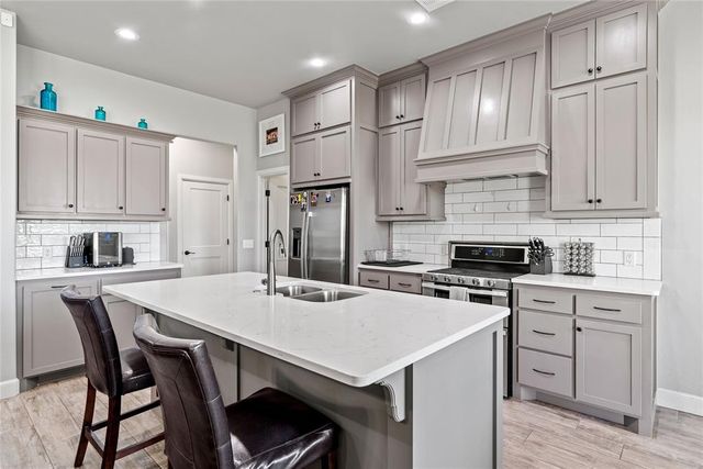 11216 SW 42nd Court, Mustang, OK 73064