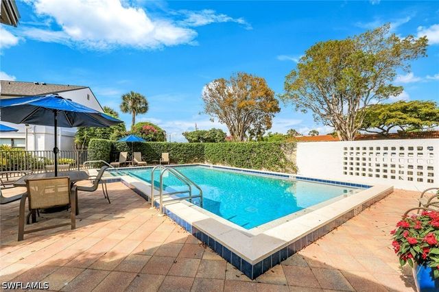 4300 Belair LN 12, Naples, FL 34103