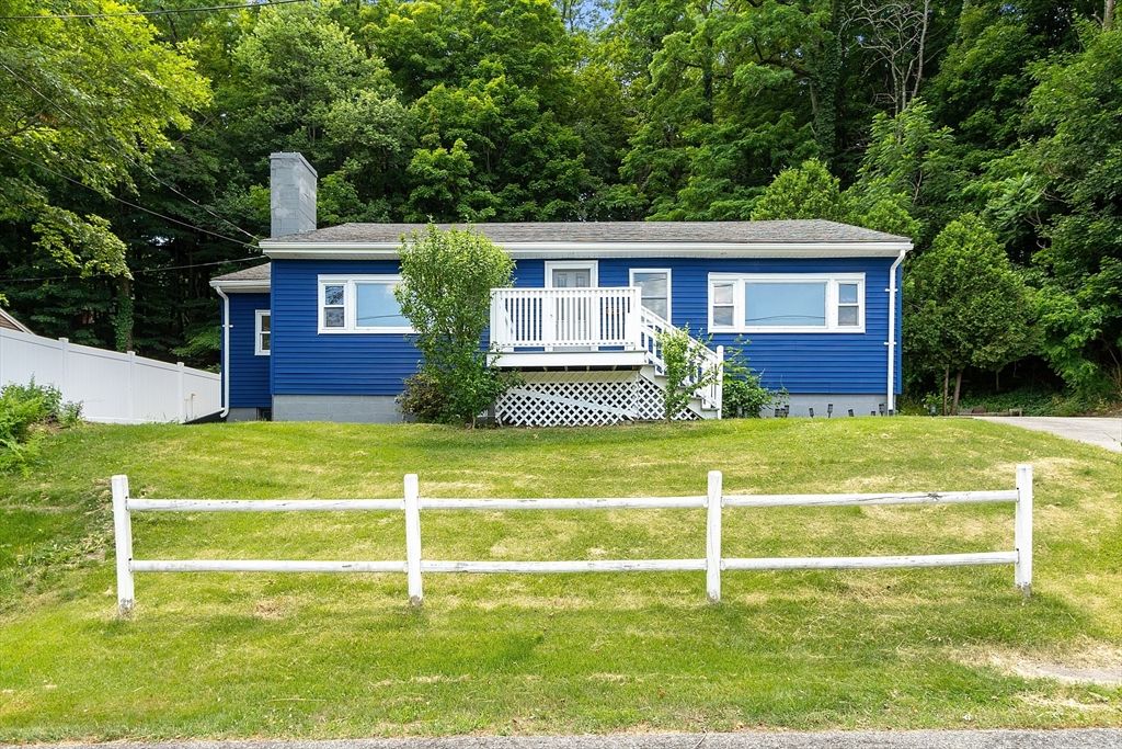 90 Linwood St, Haverhill, MA 01830