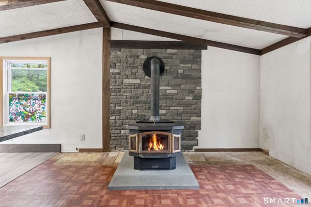 8 Phelps Lane, Deep River, CT 06417