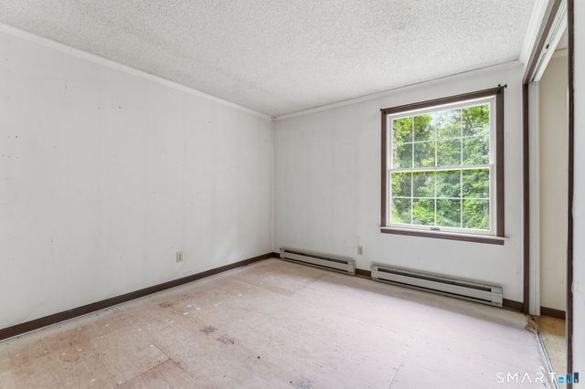 8 Phelps Lane, Deep River, CT 06417
