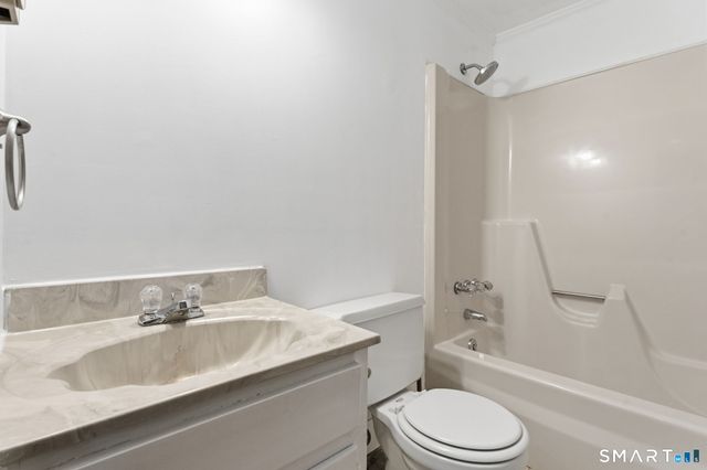 8 Phelps Lane, Deep River, CT 06417