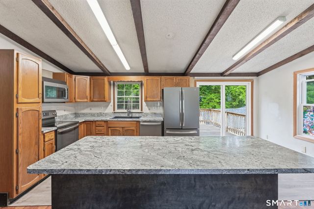 8 Phelps Lane, Deep River, CT 06417