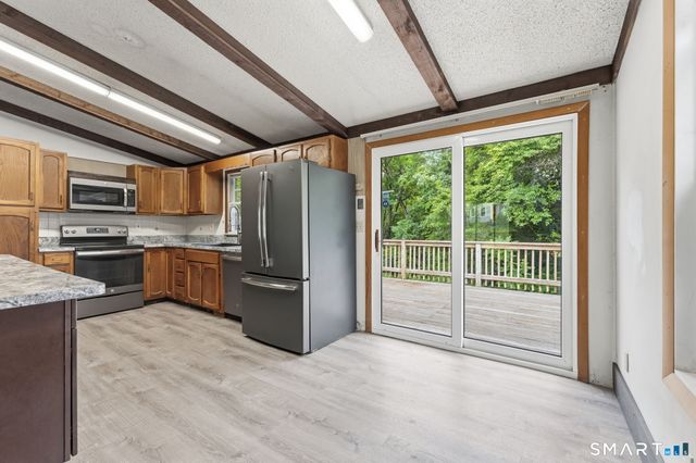 8 Phelps Lane, Deep River, CT 06417