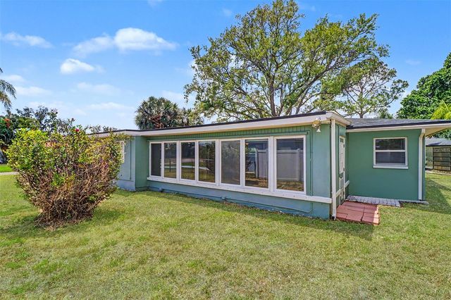 7901 3RD STREET N, St Petersburg, FL 33702