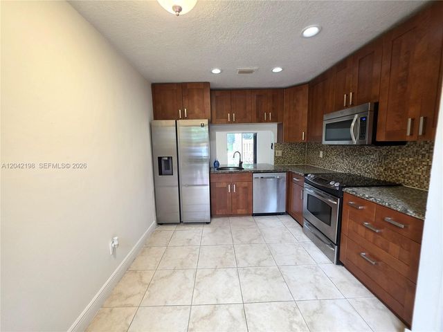14237 SW 94th Cir Ln 103, Miami, FL 33186