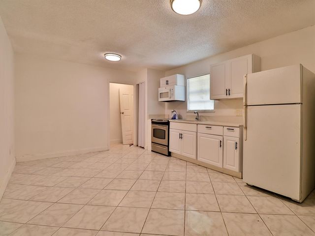 3024 W Dixie Boulevard, Fort Pierce, FL 34946