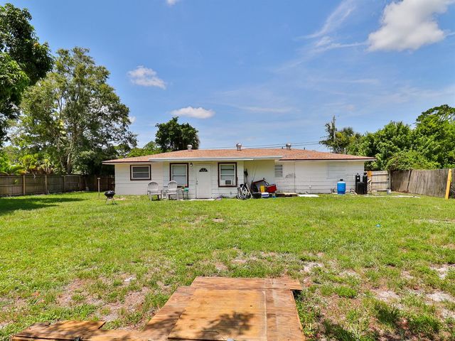3024 W Dixie Boulevard, Fort Pierce, FL 34946