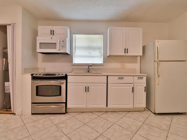 3024 W Dixie Boulevard, Fort Pierce, FL 34946