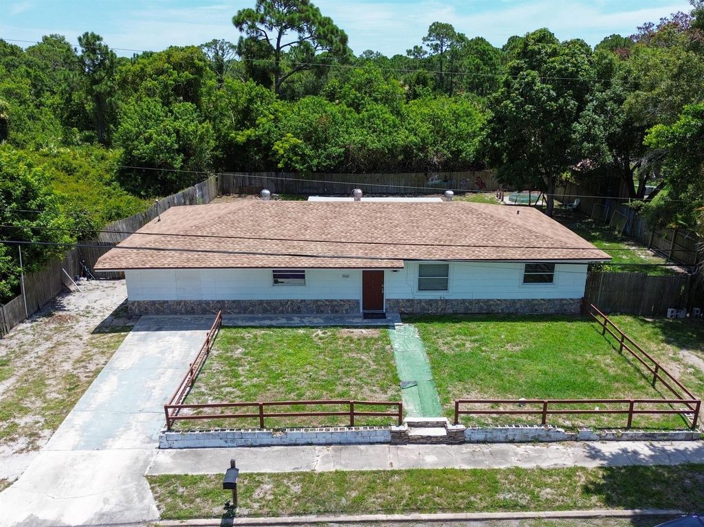 3024 W Dixie Boulevard, Fort Pierce, FL 34946