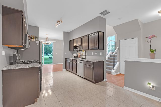17867 W Braewick Road, Gurnee, IL 60031