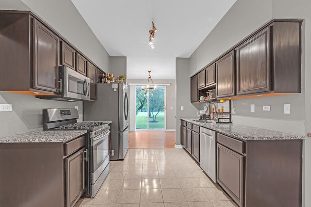 17867 W Braewick Road, Gurnee, IL 60031
