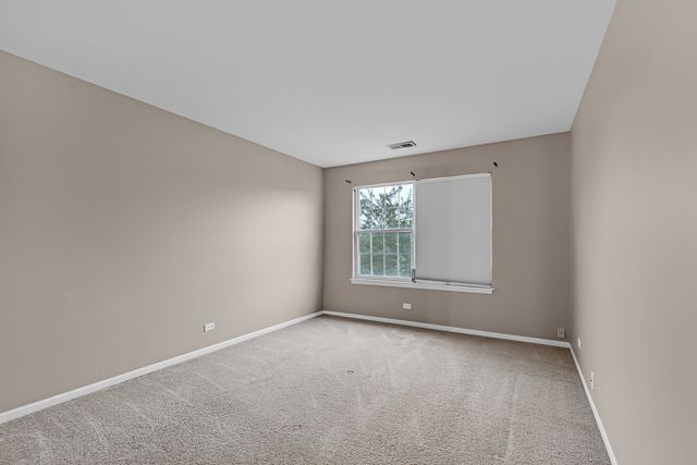 17867 W Braewick Road, Gurnee, IL 60031