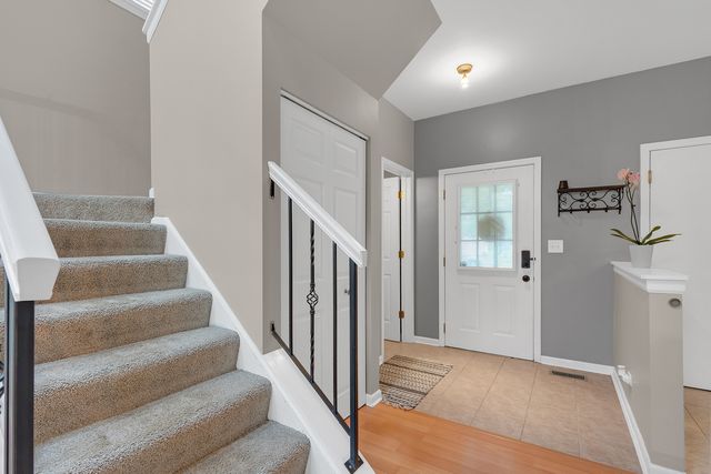 17867 W Braewick Road, Gurnee, IL 60031