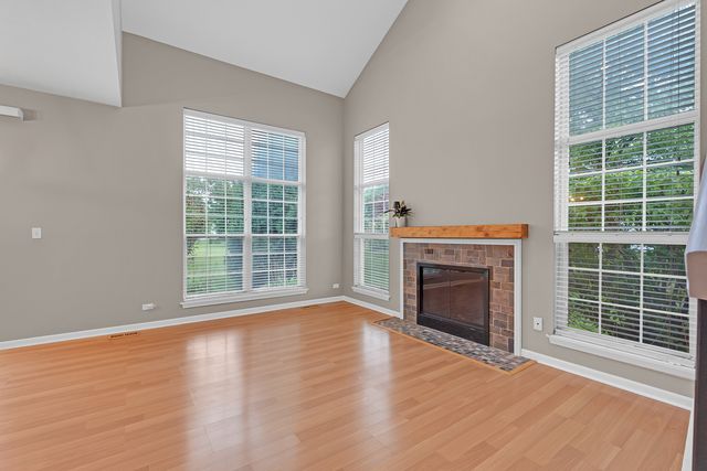 17867 W Braewick Road, Gurnee, IL 60031