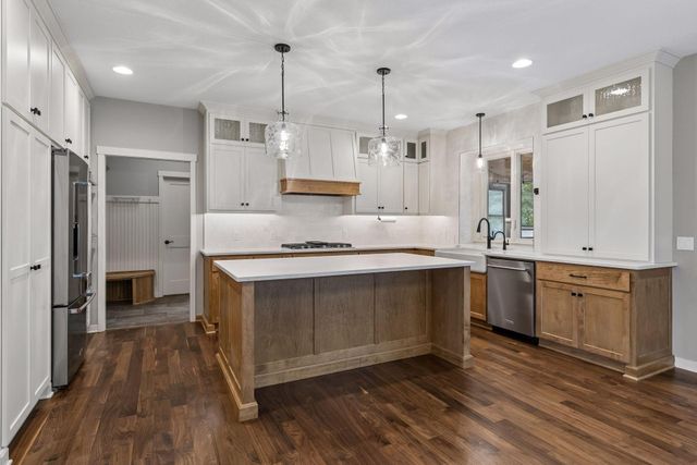 21180 Wellington Place, Lakeville, MN 55044