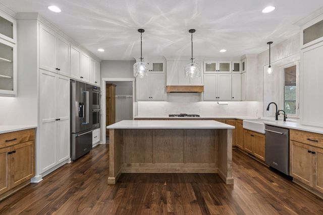 21180 Wellington Place, Lakeville, MN 55044