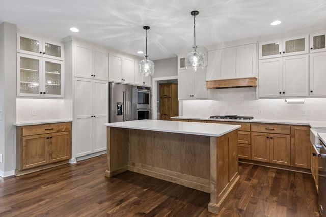 21180 Wellington Place, Lakeville, MN 55044