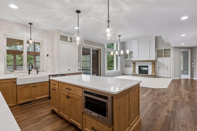21180 Wellington Place, Lakeville, MN 55044