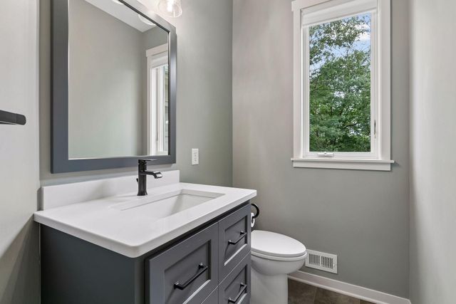 21180 Wellington Place, Lakeville, MN 55044