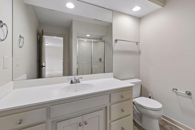 21180 Wellington Place, Lakeville, MN 55044