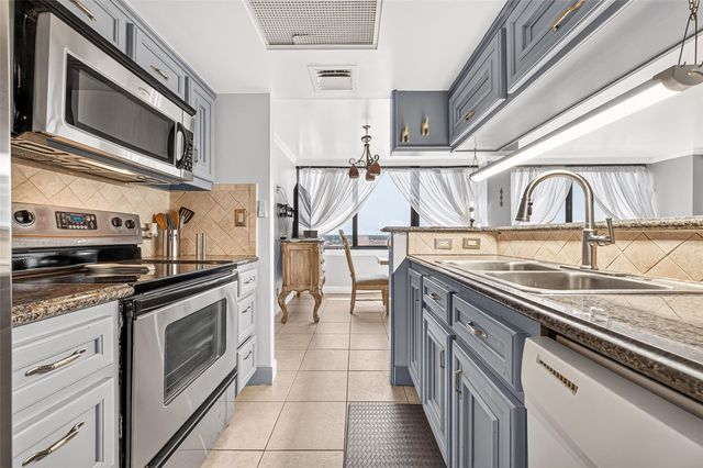 3525 Sage Road 1116, Houston, TX 77056