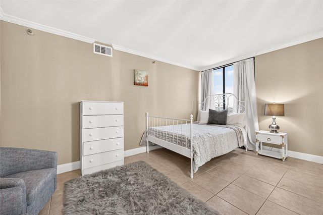 3525 Sage Road 1116, Houston, TX 77056