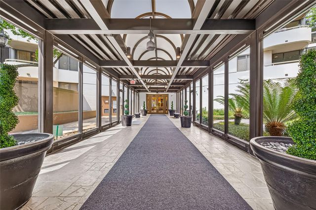3525 Sage Road 1116, Houston, TX 77056