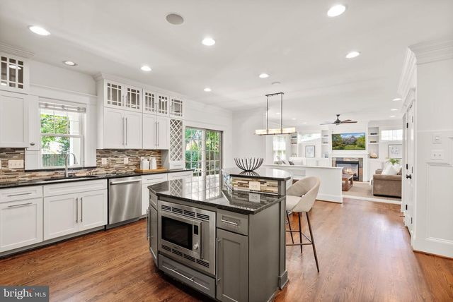 812 21ST ST S, Arlington, VA 22202