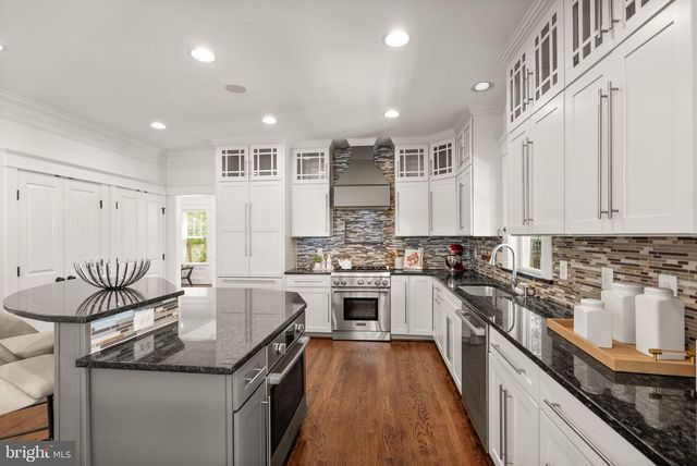 812 21ST ST S, Arlington, VA 22202