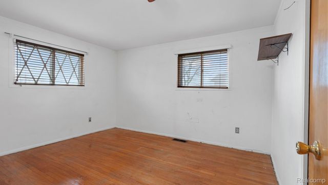 3262 Grange Road, Trenton, MI 48183