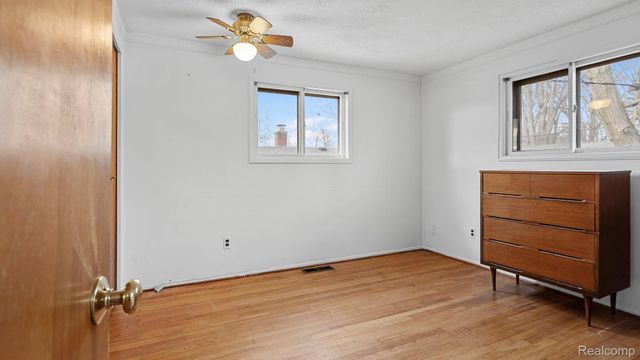 3262 Grange Road, Trenton, MI 48183