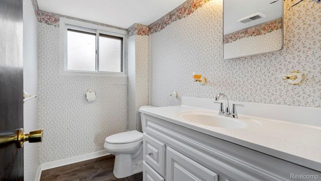 3262 Grange Road, Trenton, MI 48183